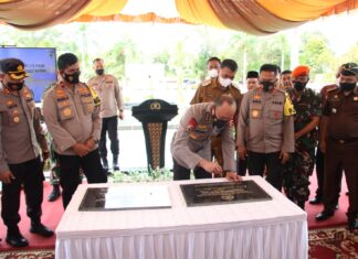 IRWASUM POLRI TANDATANGANI PRASASTI PERESMIAN POLSEK PULAU LAUT DAN POLSUBSEKTOR PULAU TIGA