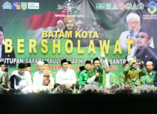 Gubernur Ansar Pimpin Masyarakat Batam Bersolawat