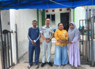 PROAKTIF DALAM PELAYANAN, HARI LIBUR JASA RAHARJA KEPRI TETAP SERAHKAN KORBAN KECELAKAAN MENINGGAL DUNIA DITABRAK BIS DEPAN PERUMAHAN HARAPAN INDAH