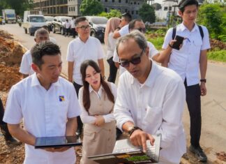 Gerak Cepat Tangani Banjir, Li Claudia Tinjau Lokasi Penyebab Banjir