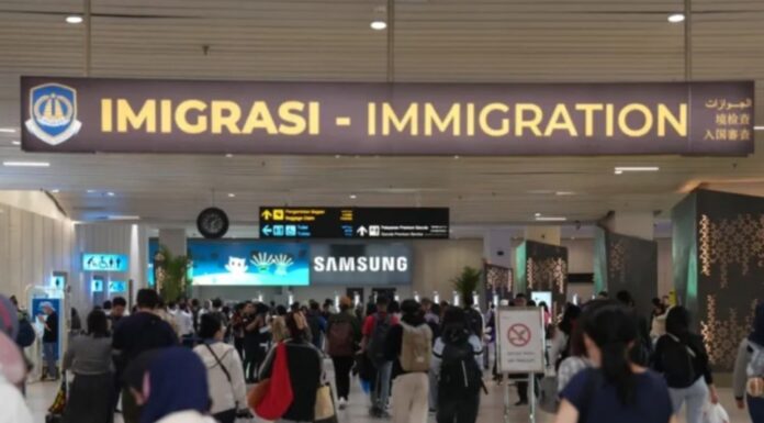 Penumpang yang Tiba di Pelabuhan Internasional di Batam Wajib Mengisi Deklarasi Kedatangan