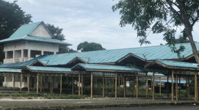 Terminal Mukakuning Dibiarkan Terbengkalai, Kini Diisi Gerobak Pedagang
