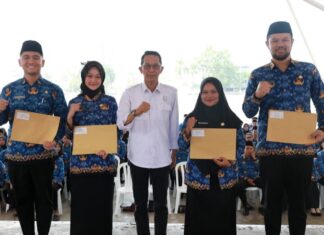 Walikota Amsakar Serahkan SK 367 PPPK, Ingatkan Pentingnya Sikap Disiplin