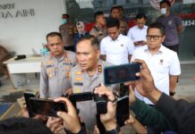 KAPOLDA KEPRI TINJAU LANGSUNG LOKASI KEBAKARAN KAPAL FEDERAL II  TANJUNG UNCANG BATAM DAN JENGUK KORBAN DI RUMAH SAKIT