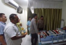 Polsek Batu Aji Beri Tali Asih kepada Korban Kebakaran PT. ASL Shipyard