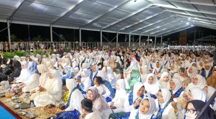 Ribuan Warga Bersatu, Lantunan Shalawat Bergema Syahdu di Gurindam 12