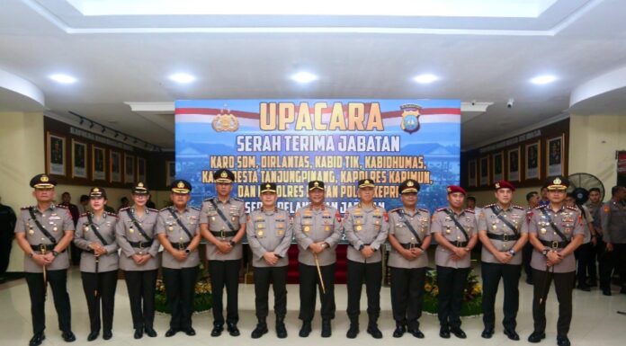 Kapolda Kepri Gelar Sertijab dan Pelantikan Sejumlah Pejabat Utama Polda Kepri