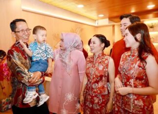 Li Claudia Sambut Amsakar Saat Gelar Open House Imlek