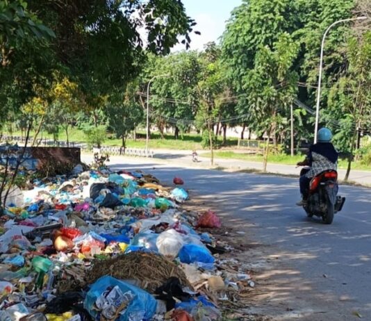 Batam Darurat Sampah, Pengangkutan Lambat Membuat Warga Terpaksa Membakar