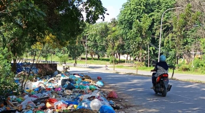 Batam Darurat Sampah, Pengangkutan Lambat Membuat Warga Terpaksa Membakar