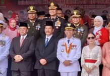 Mantan Walikota Batam HM Rudi, Hadiri Upacara HUT RI ke-81 Di Engku Putri